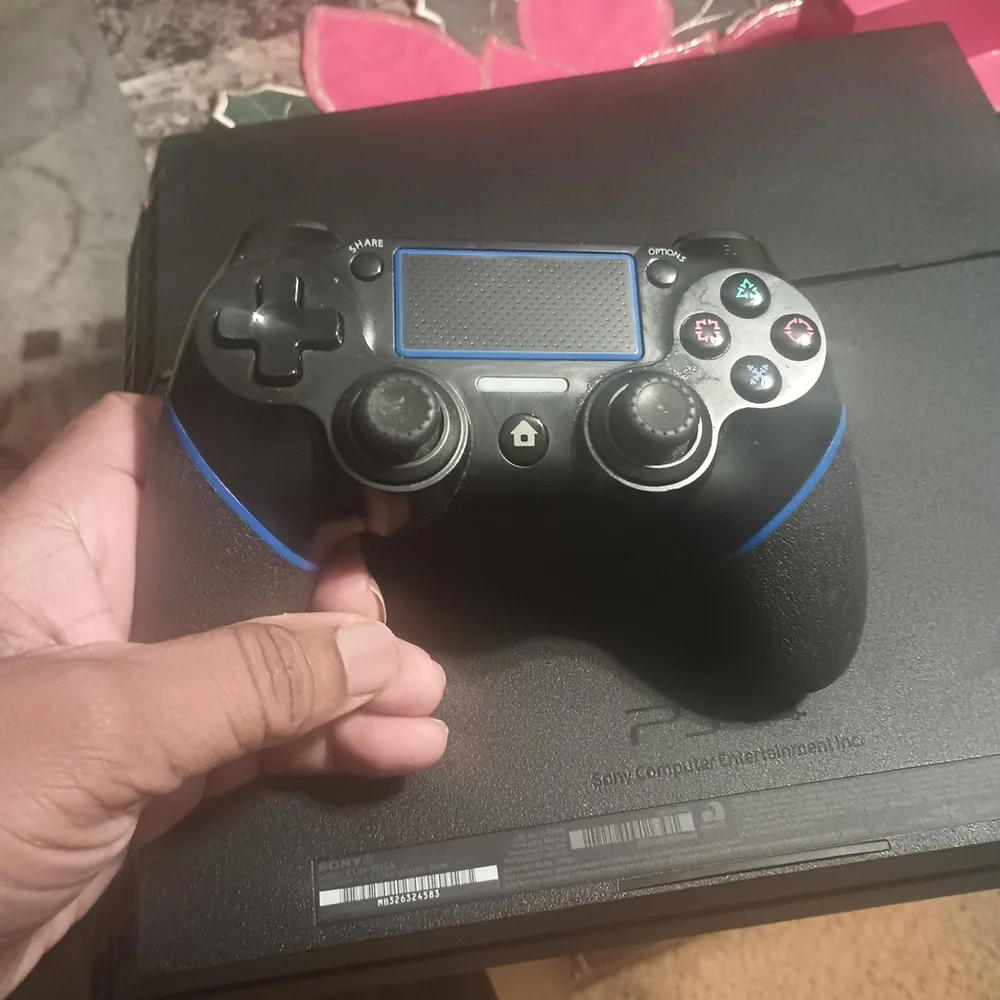 Sony PlayStation 4 Console with Black ControllerSONY PS4 - SYSTEM - CUH-1115A -